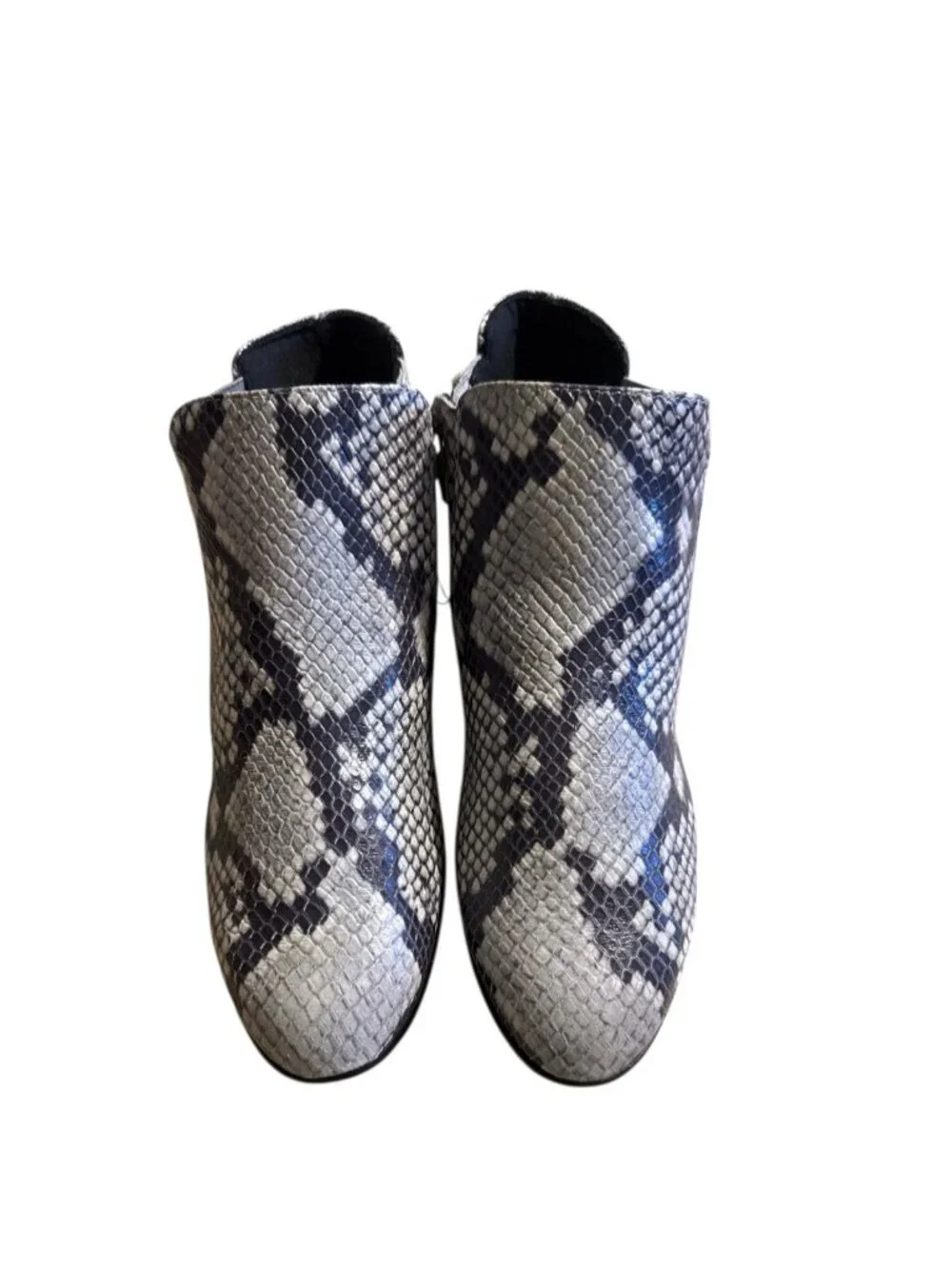 Munro Women Cate Chelsea Ankle Bootie Snake Print Size 6M new